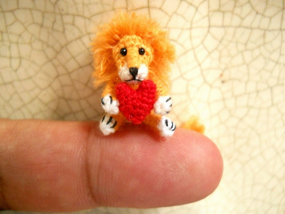 0.8 inch Lion Holding Heart -  Micro Crochet Miniature Animal - Made To Order