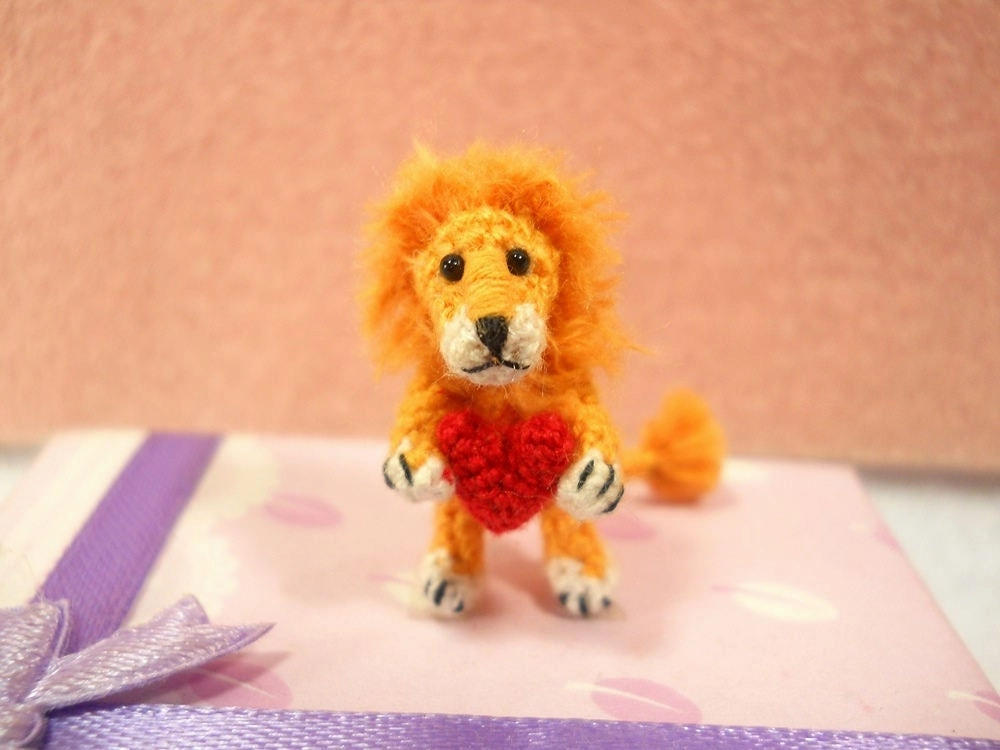 0.8 inch Lion Holding Heart -  Micro Crochet Miniature Animal - Made To Order