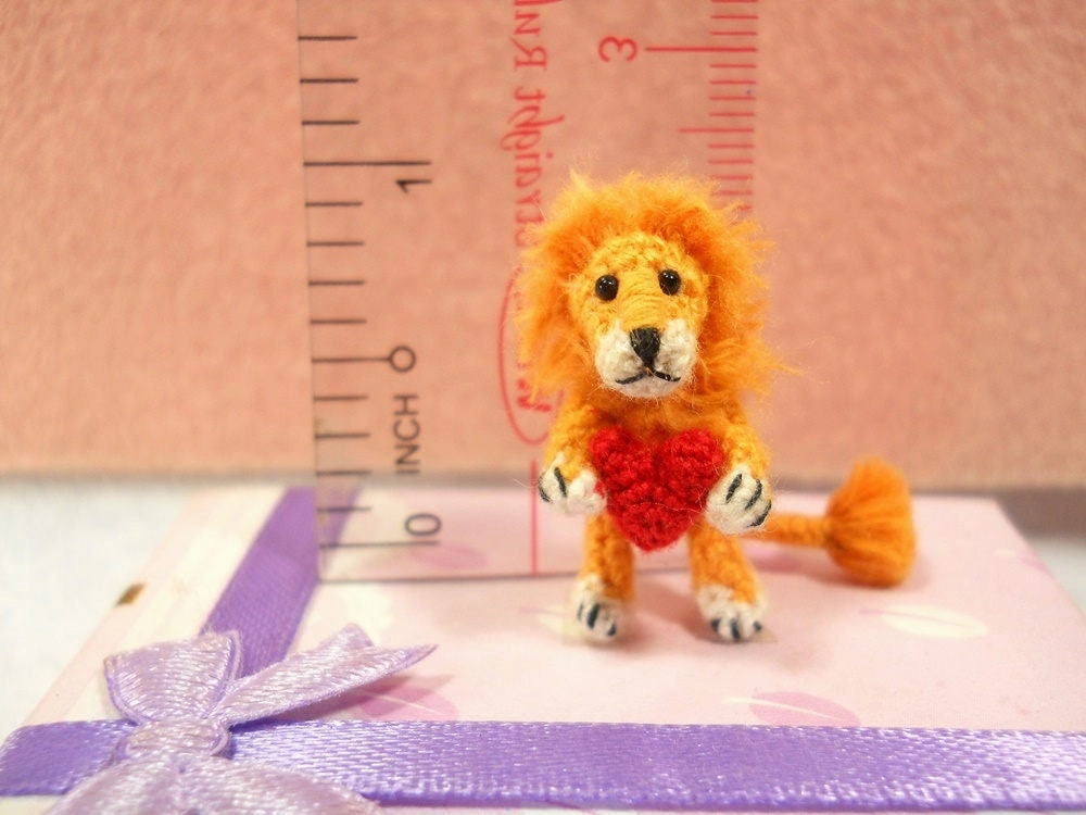 0.8 inch Lion Holding Heart -  Micro Crochet Miniature Animal - Made To Order