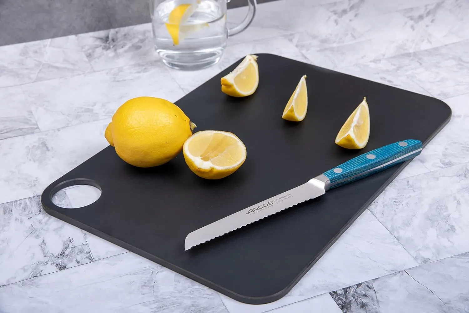 ARCOS Cutting Board with Hole Hanger. Smooth Surface for Chopping Food in Cellulose Fibre and Resin. Professional Meat and Vegetable Cutting Utensil. Serving Board. Color Black. 330 x 230 mm