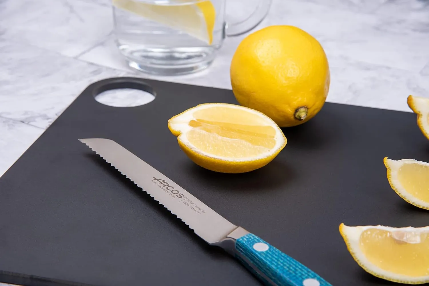 ARCOS Cutting Board with Hole Hanger. Smooth Surface for Chopping Food in Cellulose Fibre and Resin. Professional Meat and Vegetable Cutting Utensil. Serving Board. Color Black. 330 x 230 mm
