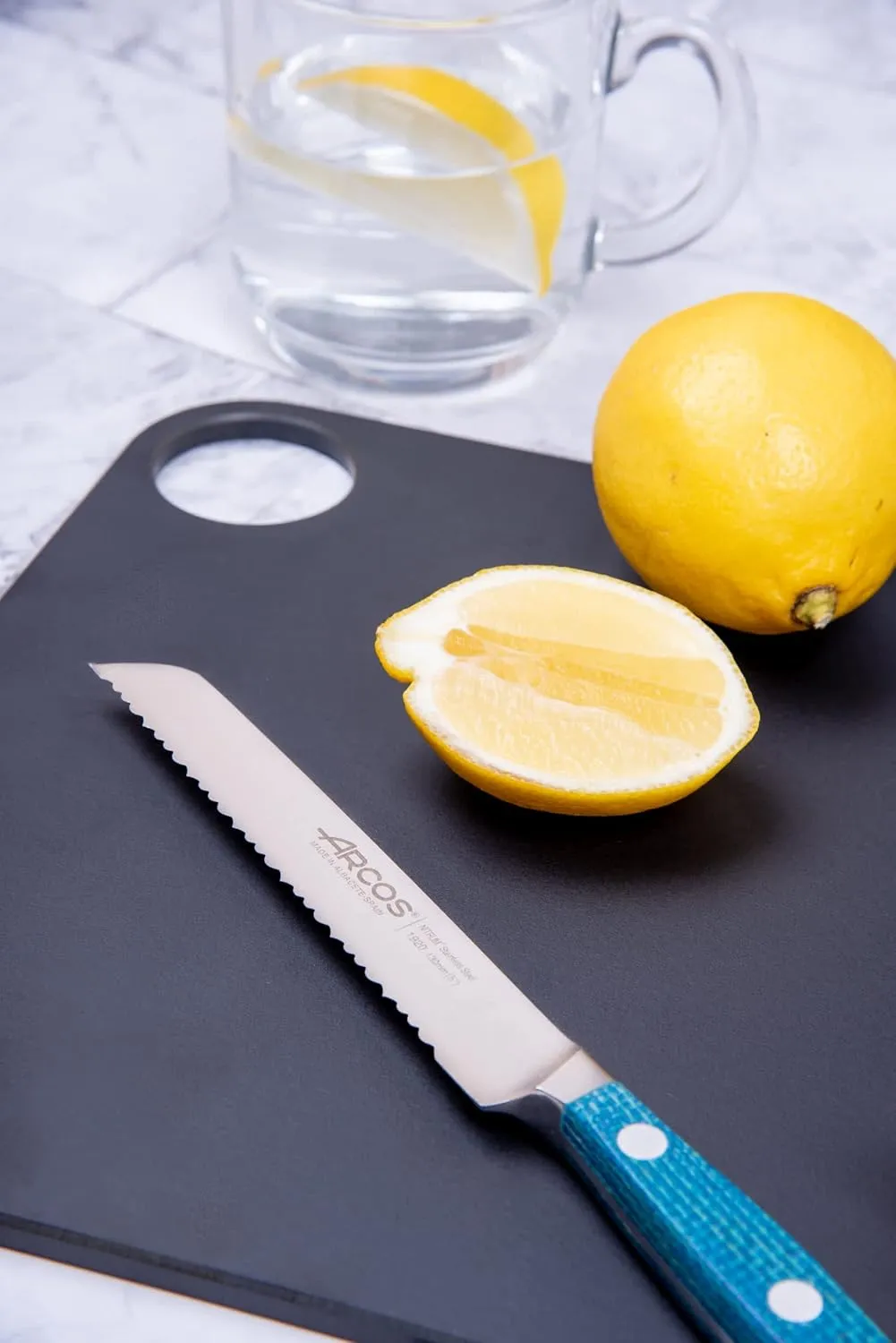ARCOS Cutting Board with Hole Hanger. Smooth Surface for Chopping Food in Cellulose Fibre and Resin. Professional Meat and Vegetable Cutting Utensil. Serving Board. Color Black. 330 x 230 mm