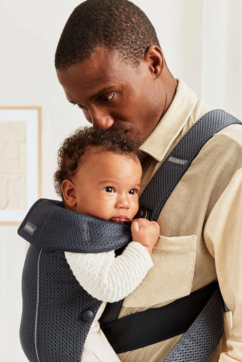 BabyBjörn Baby Carrier Mini, Anthracite, 3D Mesh | Newborn Carrier (7-25 lbs), Ergonomic, Easy-to-Use