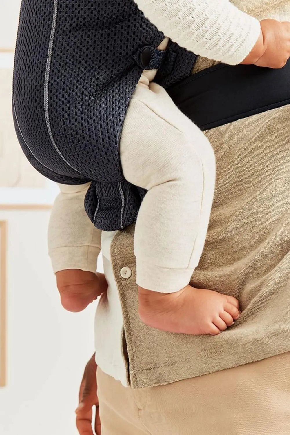 BabyBjörn Baby Carrier Mini, Anthracite, 3D Mesh | Newborn Carrier (7-25 lbs), Ergonomic, Easy-to-Use