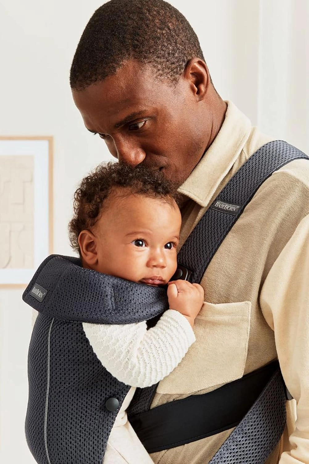 BabyBjörn Baby Carrier Mini, Anthracite, 3D Mesh | Newborn Carrier (7-25 lbs), Ergonomic, Easy-to-Use