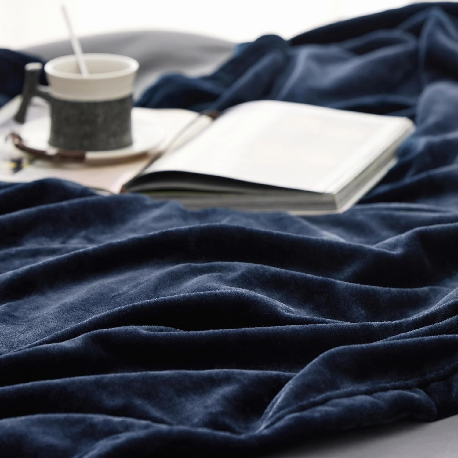 Bedsure Navy Fleece Blankets Queen Size - Bed Blanket Blue Soft Lightweight Plush Fuzzy Cozy Luxury Microfiber, 90x90 inches