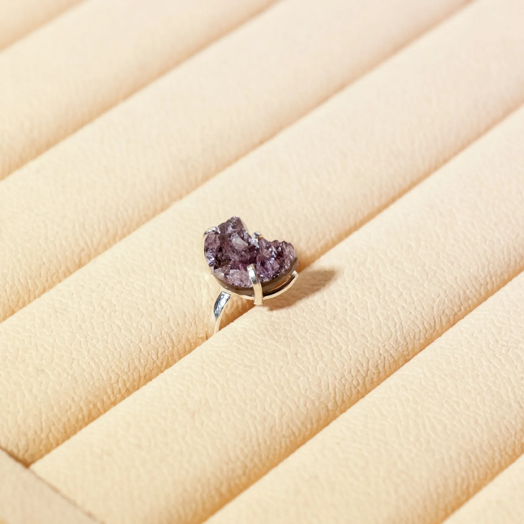 Mondförmiger Amethyst Ring