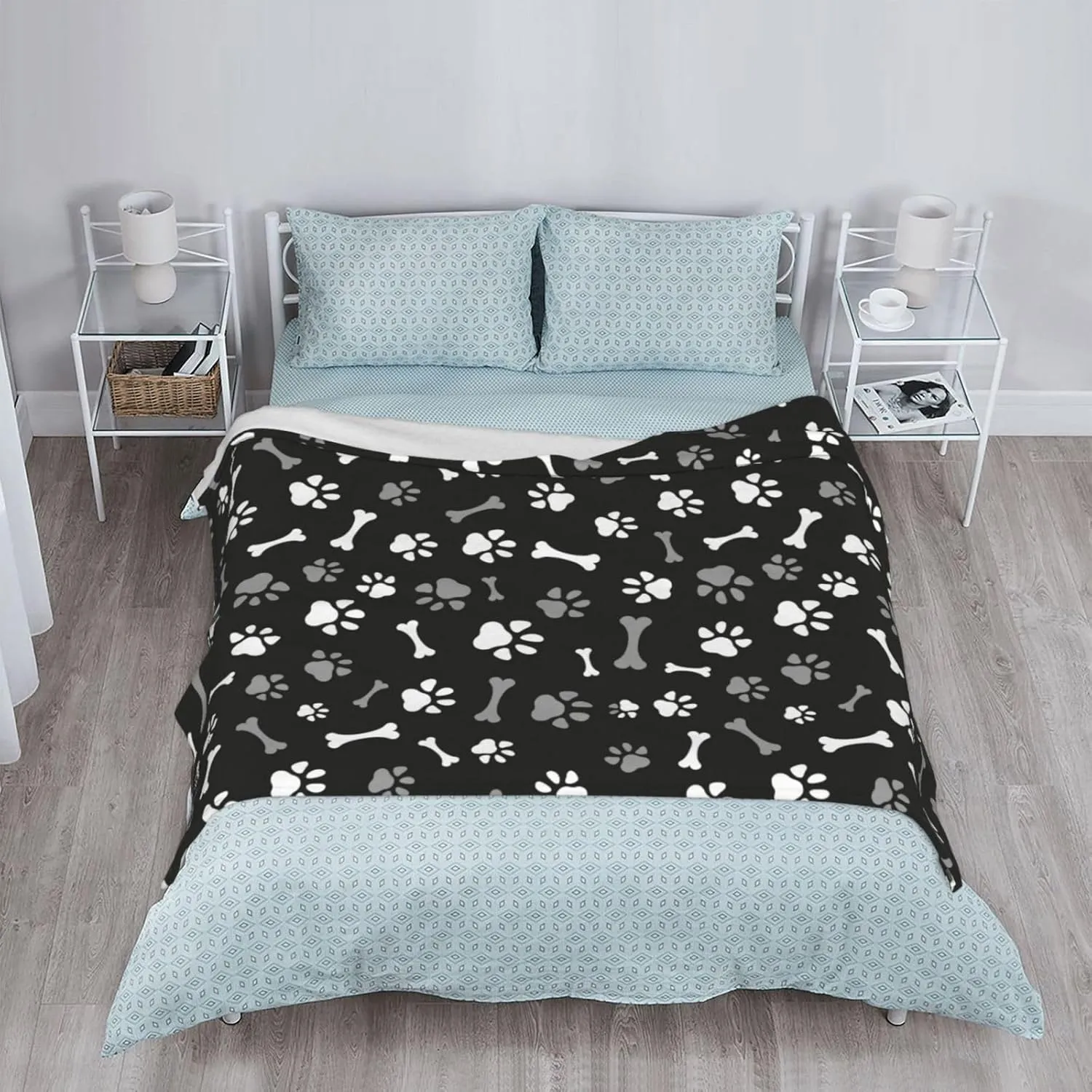 Perinsto Dog Paws and Bones Throw Blanket Ultra Soft Warm All Season Animal Footprint Decorative Fleece Blankets for Bed Chair Car Sofa Couch Bedroom 50"X40"
