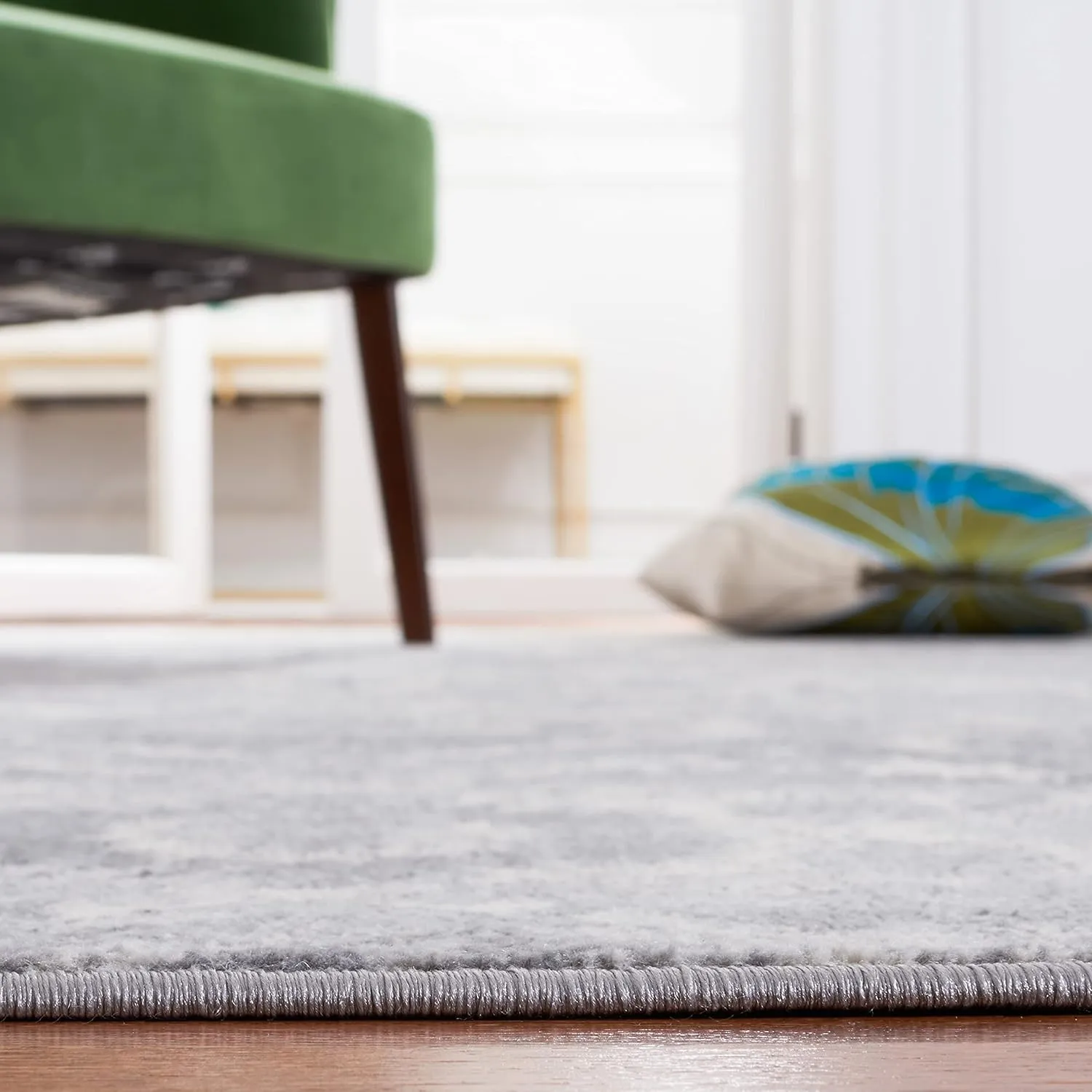 Safavieh Area Rug 8x10 - Brentwood Collection - Large - Grey & Light Grey, Diamond Damask Design, Non-Shedding & Easy Cleaning, Ideal for Living Room, Bedroom, Office, Dining Space (BNT827F)