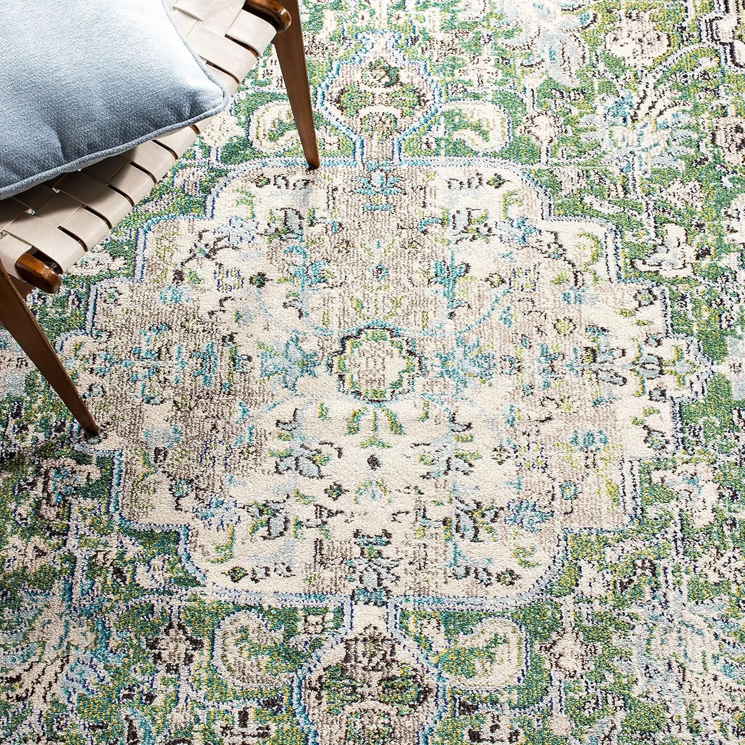 SAFAVIEH Area Rug 8x10 - Madison Collection - Large - Green & Turquoise, Boho Chic Medallion Distressed Design, Non-Shedding & Easy Cleaning, Ideal for Living Room, Bedroom, Dining Space (MAD447Y)