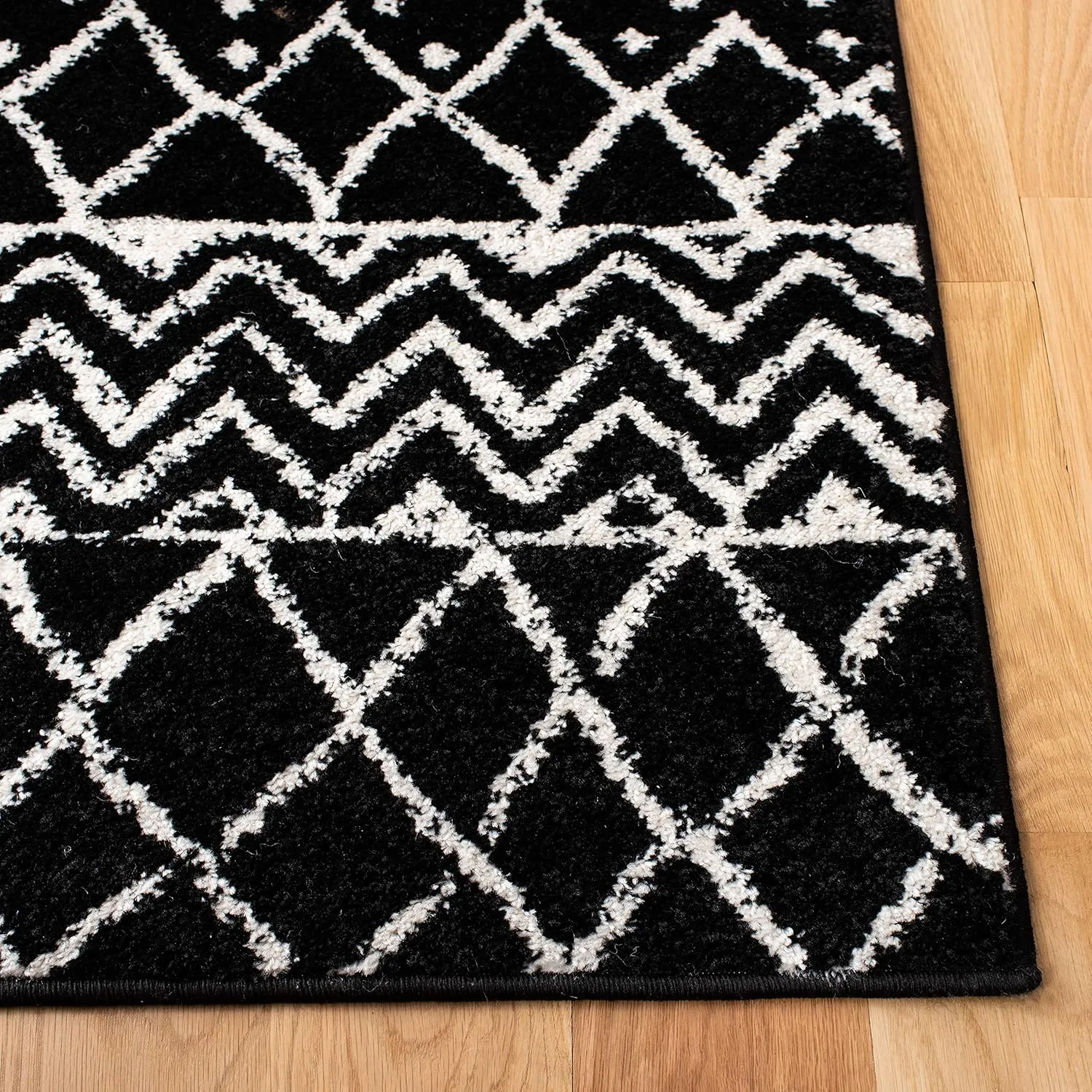 SAFAVIEH Area Rug 8x10 - Tulum Collection - Large - Black & Ivory, Moroccan Boho Distressed Design, Non-Shedding & Easy Cleaning, Ideal for Living Room, Bedroom, Office, Dining Space (TUL270Z)