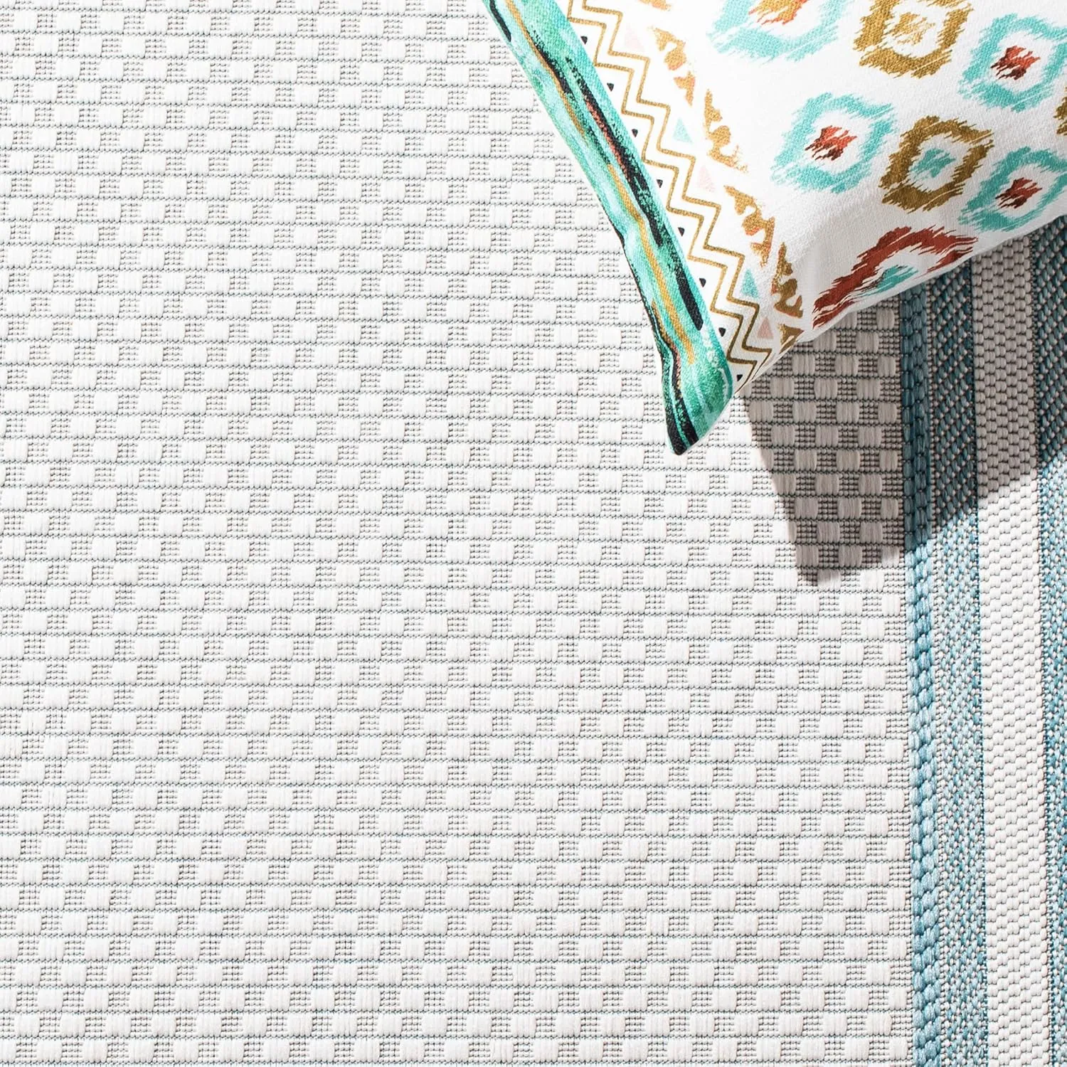 SAFAVIEH Courtyard Collection Runner Rug - 2'3" x 6'7", Ivory & Aqua, Geometric Pattern, Indoor/Outdoor & Washable, Ideal for Patio, Backyard, Mudroom (CY8475-53612-27)