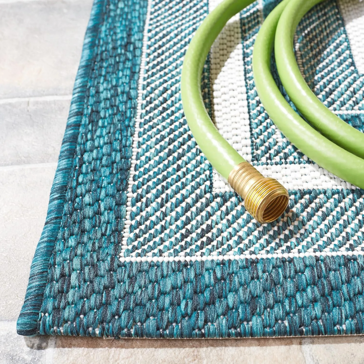 SAFAVIEH Courtyard Collection Runner Rug - 6' Runner7, Ivory & Teal, Casual Design, Stain Resistant, Ideal for High Traffic Areas in Hallway, Bathroom & Kitchen (CY8475-53512-27)