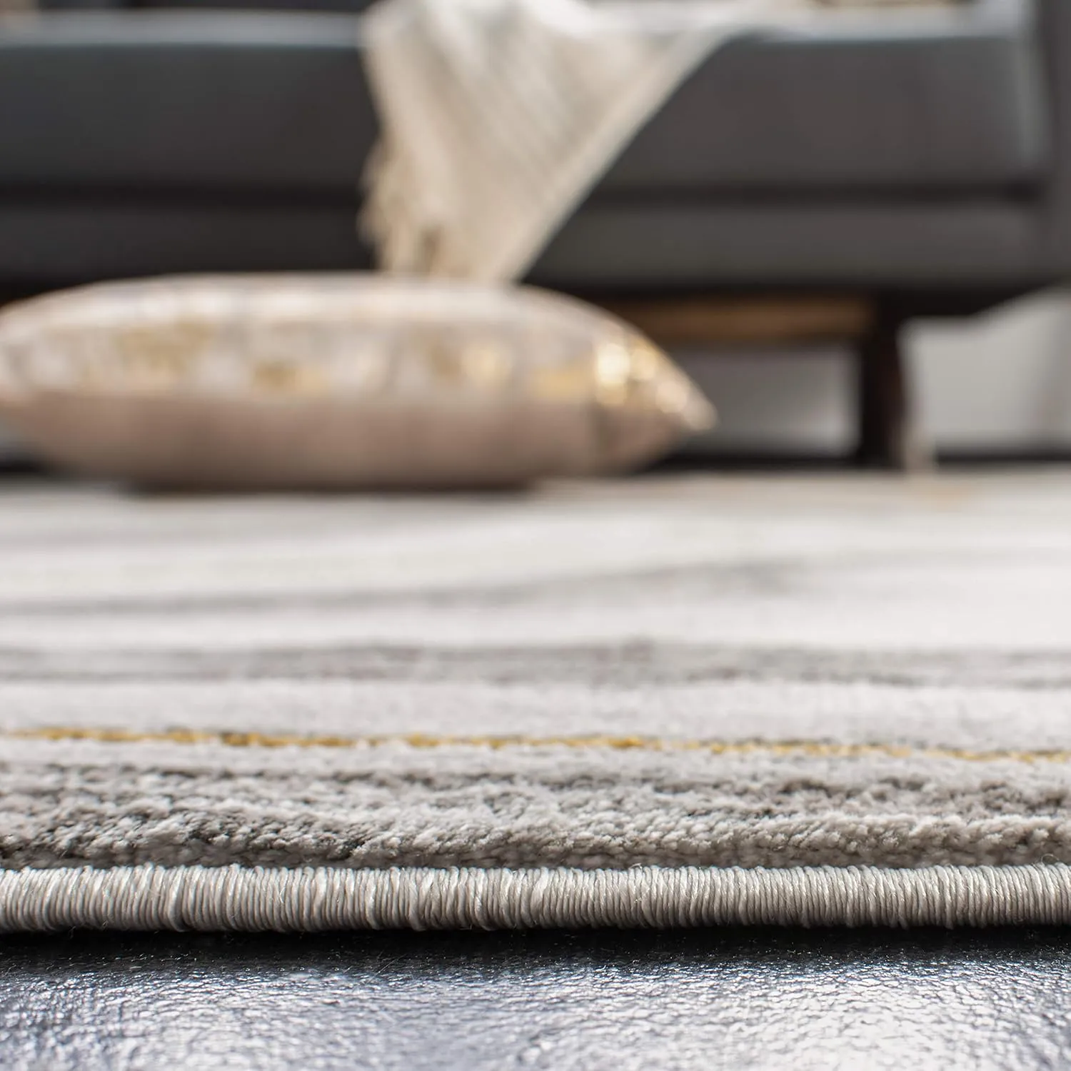 SAFAVIEH Craft Collection Area Rug - 6'7" x 9', Grey & Gold, Modern Abstract Design, Non-Shedding & Easy Care, Ideal for High Traffic Areas in Living Room, Bedroom (CFT819F)