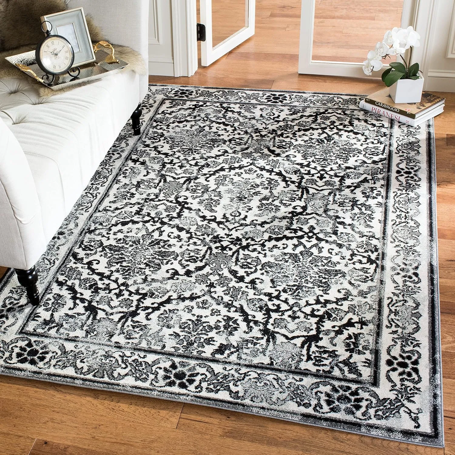 SAFAVIEH Evoke Collection Area Rug - 6'7" x 9', Ivory & Grey, Shabby Chic Oriental Design, Non-Shedding & Easy Care, Ideal for High Traffic Areas in Living Room, Bedroom (EVK242D)