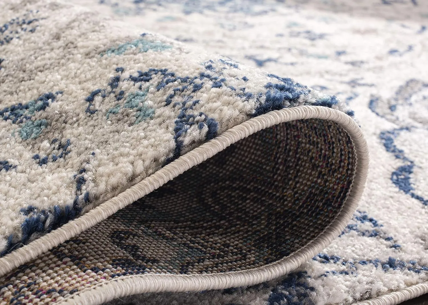 SAFAVIEH Madison Collection Runner Rug - 2'3" x 6', Cream & Light Grey, Boho Chic Glam Paisley Design, Non-Shedding & Easy Care, Ideal for High Traffic Areas in Living Room, Bedroom (MAD600C)