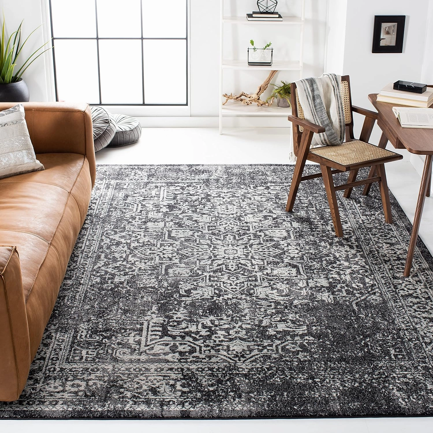 SAFAVIEH Area Rug 8x10 - Evoke Collection - Large - Black & Grey, Oriental Distressed Design, Non-Shedding & Easy Cleaning, Ideal for Living Room, Bedroom, Office, Dining Space (EVK256R)