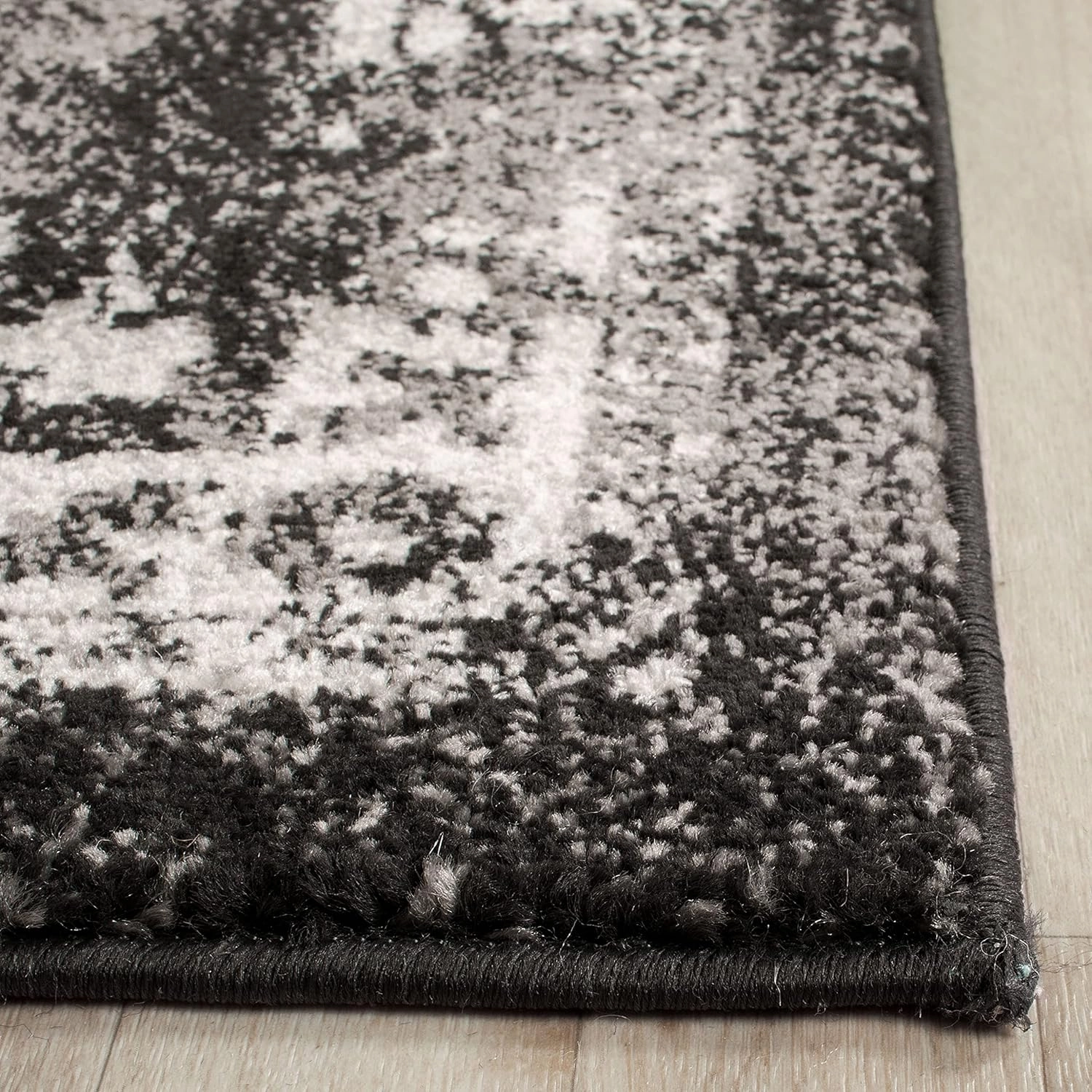 SAFAVIEH Area Rug 8x10 - Evoke Collection - Large - Black & Grey, Oriental Distressed Design, Non-Shedding & Easy Cleaning, Ideal for Living Room, Bedroom, Office, Dining Space (EVK256R)