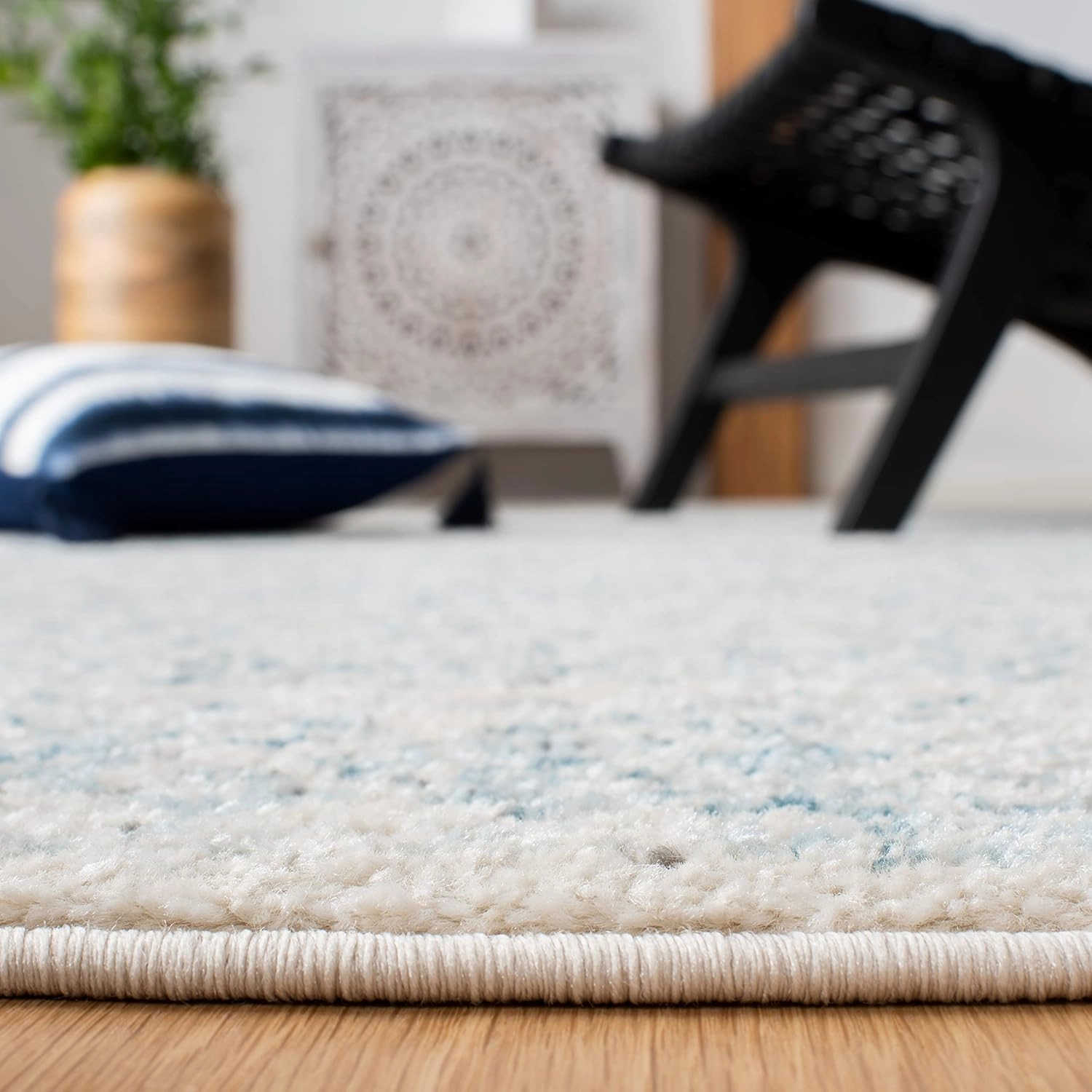 SAFAVIEH Area Rug 8x10 - Tulum Collection - Large - Ivory & Turquoise, Moroccan Boho Distressed Design, Non-Shedding & Easy Cleaning, Ideal for Living Room, Bedroom, Office, Dining Space (TUL264B)