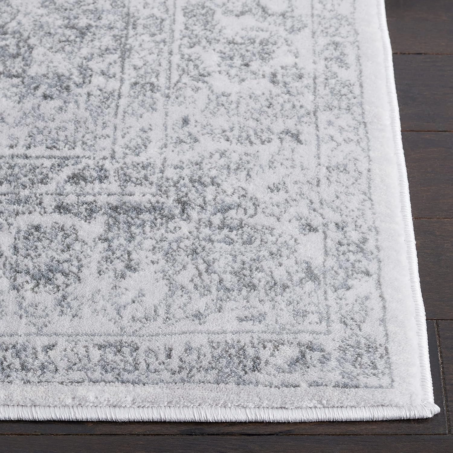 SAFAVIEH Carnegie Collection Area Rug - 8' x 10', Cream & Dark Grey, Vintage Distressed Design, Non-Shedding & Easy Care, Ideal for High Traffic Areas in Living Room, Bedroom (CNG631K)