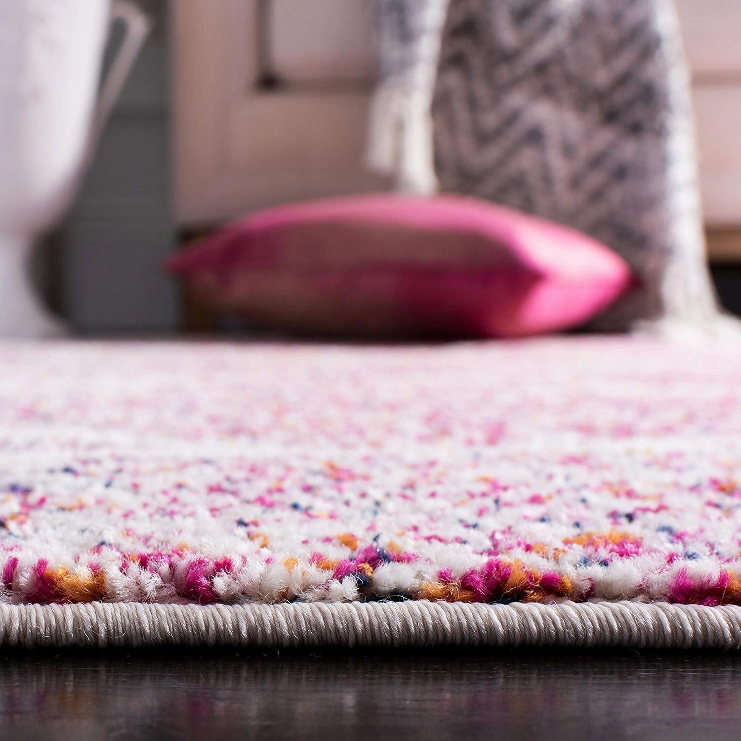 SAFAVIEH Madison Collection Accent Rug - 2'3" x 4', Cream & Fuchsia, Glam Trellis Distressed Design, Non-Shedding & Easy Care, Ideal for High Traffic Areas in Entryway, Living Room, Bedroom (MAD604R)