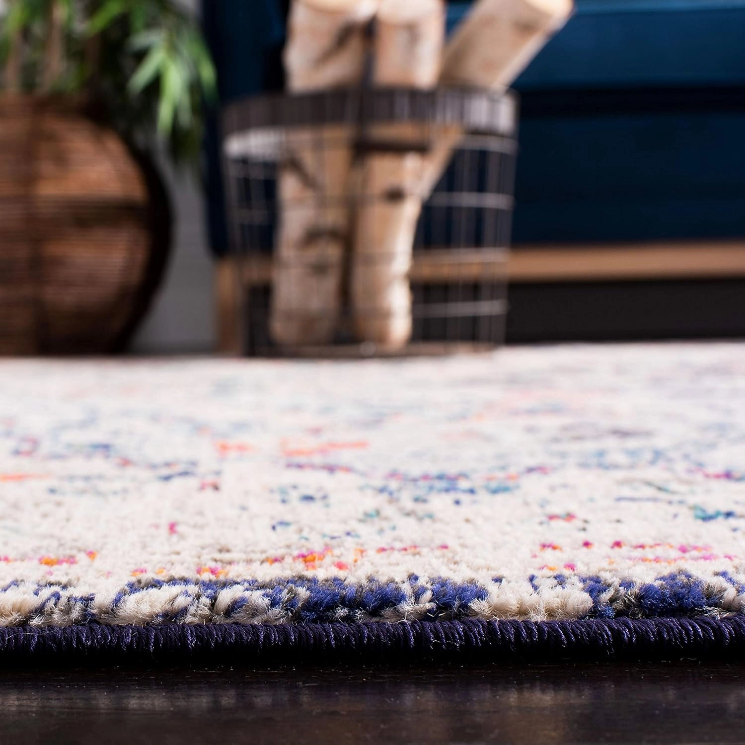 SAFAVIEH Madison Collection Area Rug - 6' x 9', Beige & Black, Boho Chic Medallion Distressed Design, Non-Shedding & Easy Care, Ideal for High Traffic Areas in Living Room, Bedroom (MAD447B)
