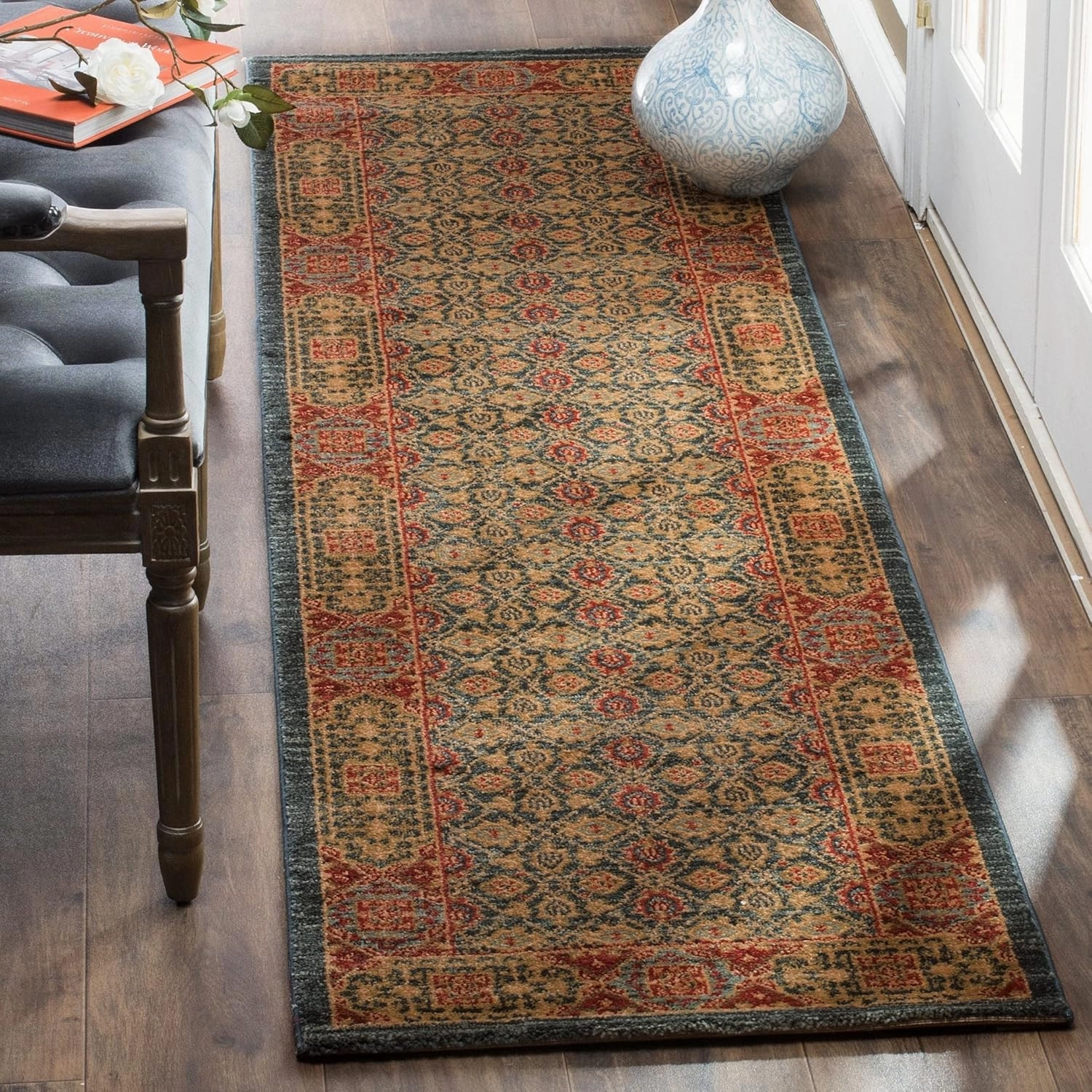 SAFAVIEH Mahal Collection Area Rug - 8' x 10', Light Blue & Red, Traditional Oriental Design, Non-Shedding & Easy Care, Ideal for High Traffic Areas in Living Room, Bedroom (MAH623K)