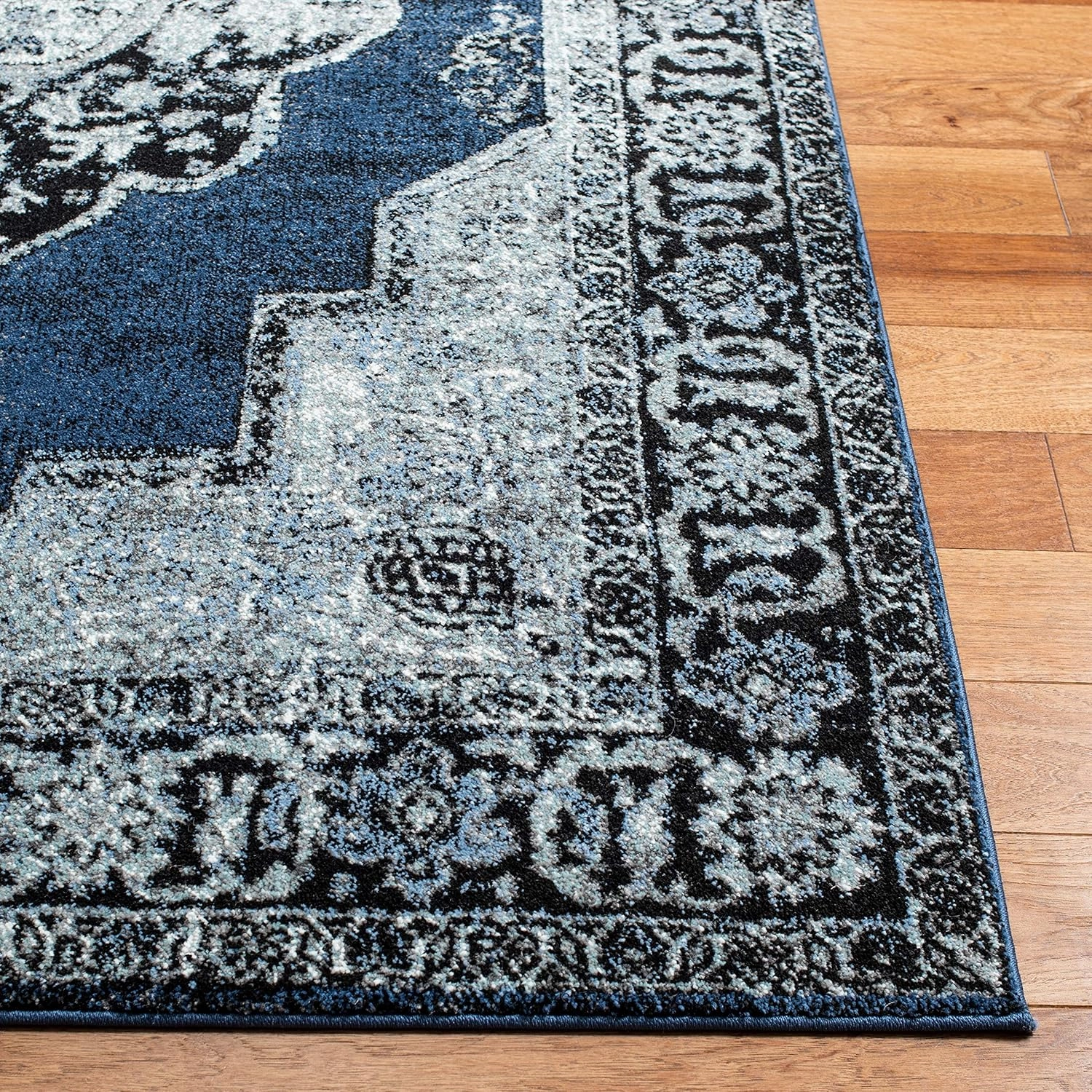 SAFAVIEH Vintage Hamadan Collection 6'7" Round Blue/Grey VTH219M Oriental Traditional Persian Non-Shedding Dining Room Entryway Foyer Living Room Bedroom Area Rug