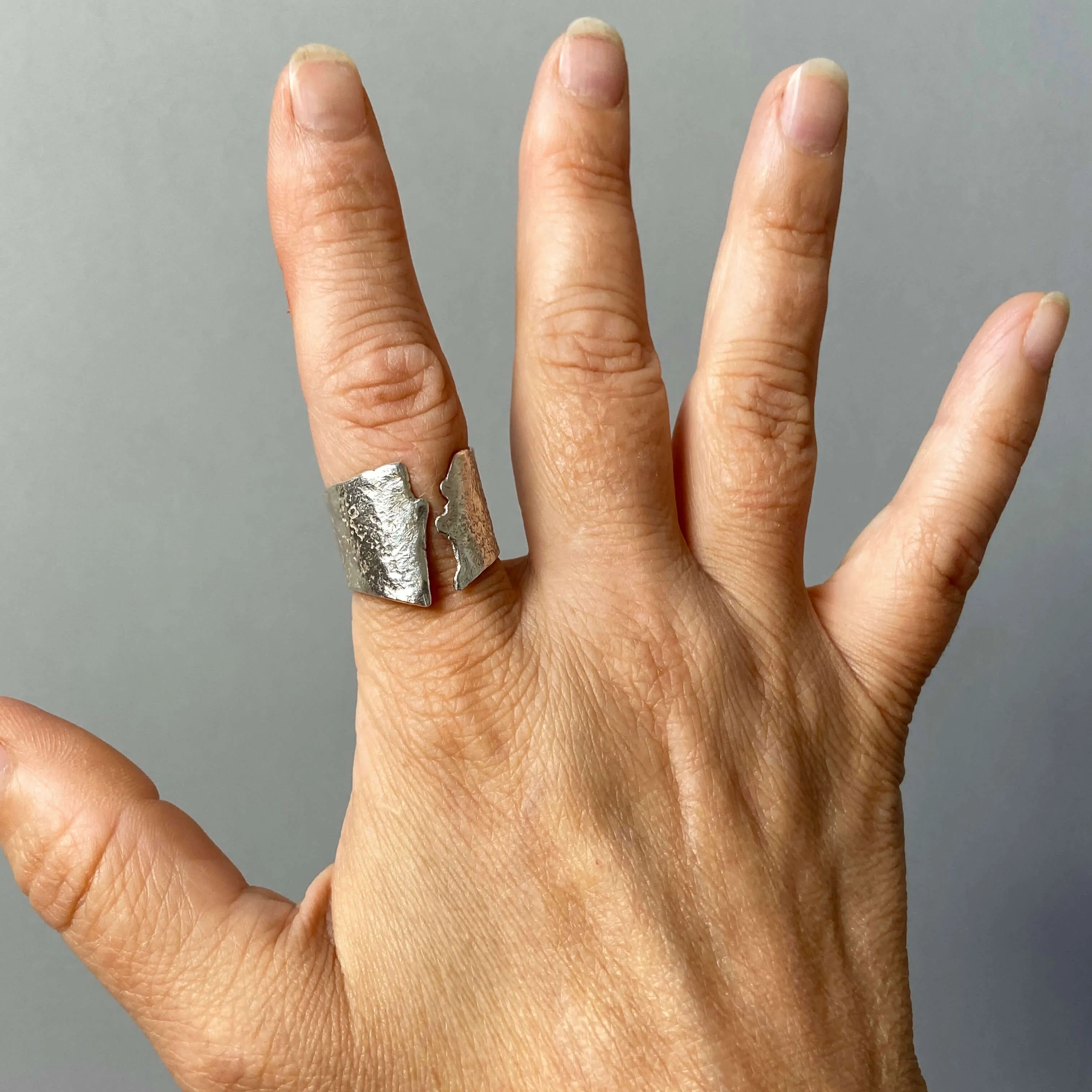 Simple wide ring