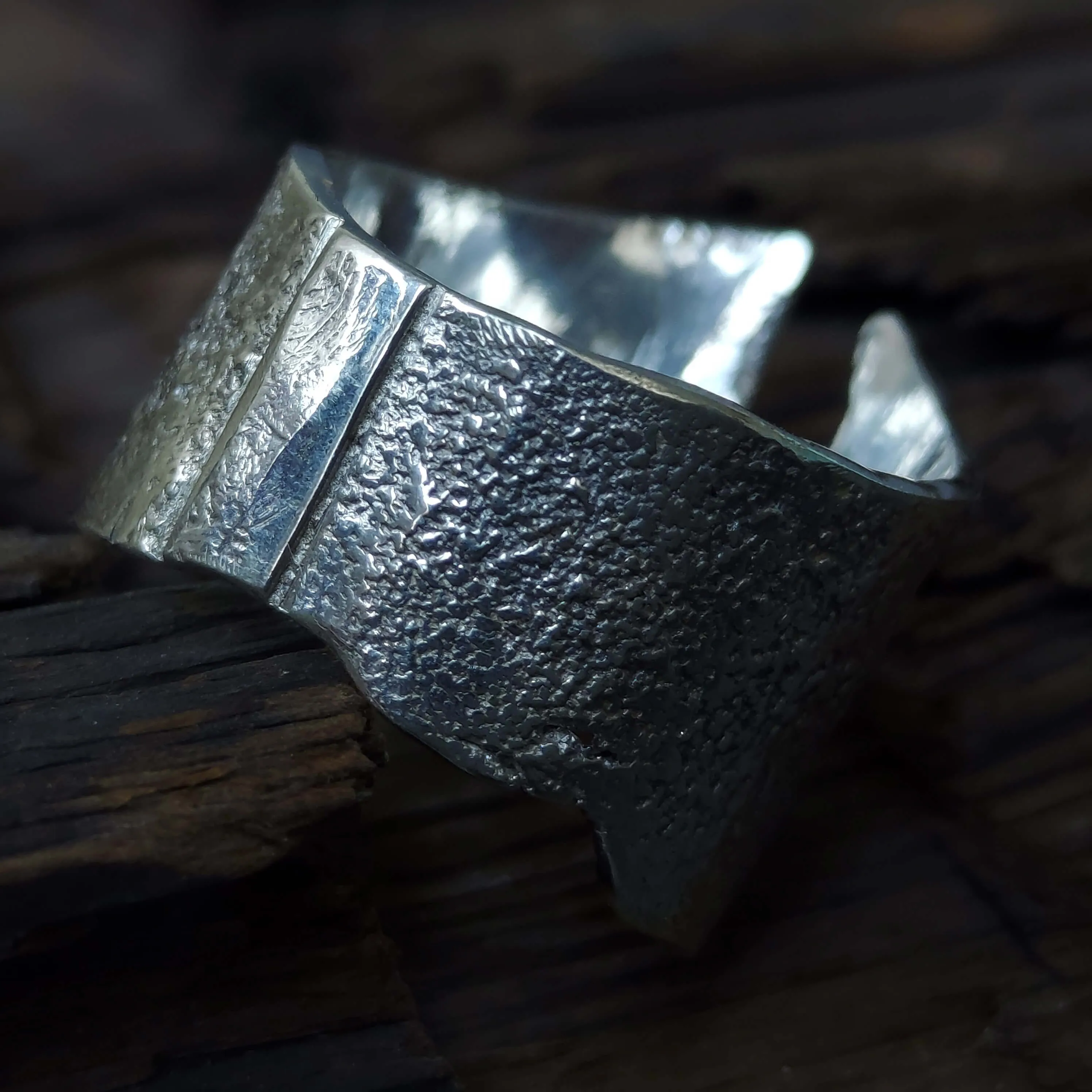 Simple wide ring