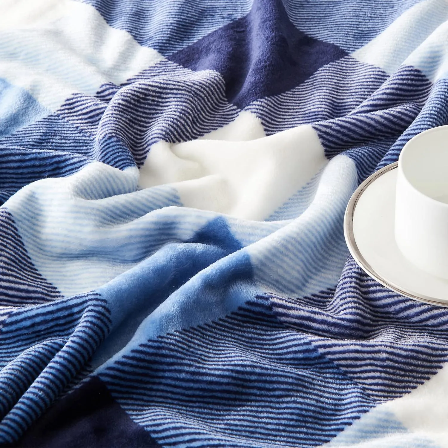 SOCHOW Buffalo Plaid Flannel Fleece Throw Blanket 50 x 60 Inches, Soft Lightweight Cozy All Season Blue/White Checkered Blanket for Bed, Couch, Car