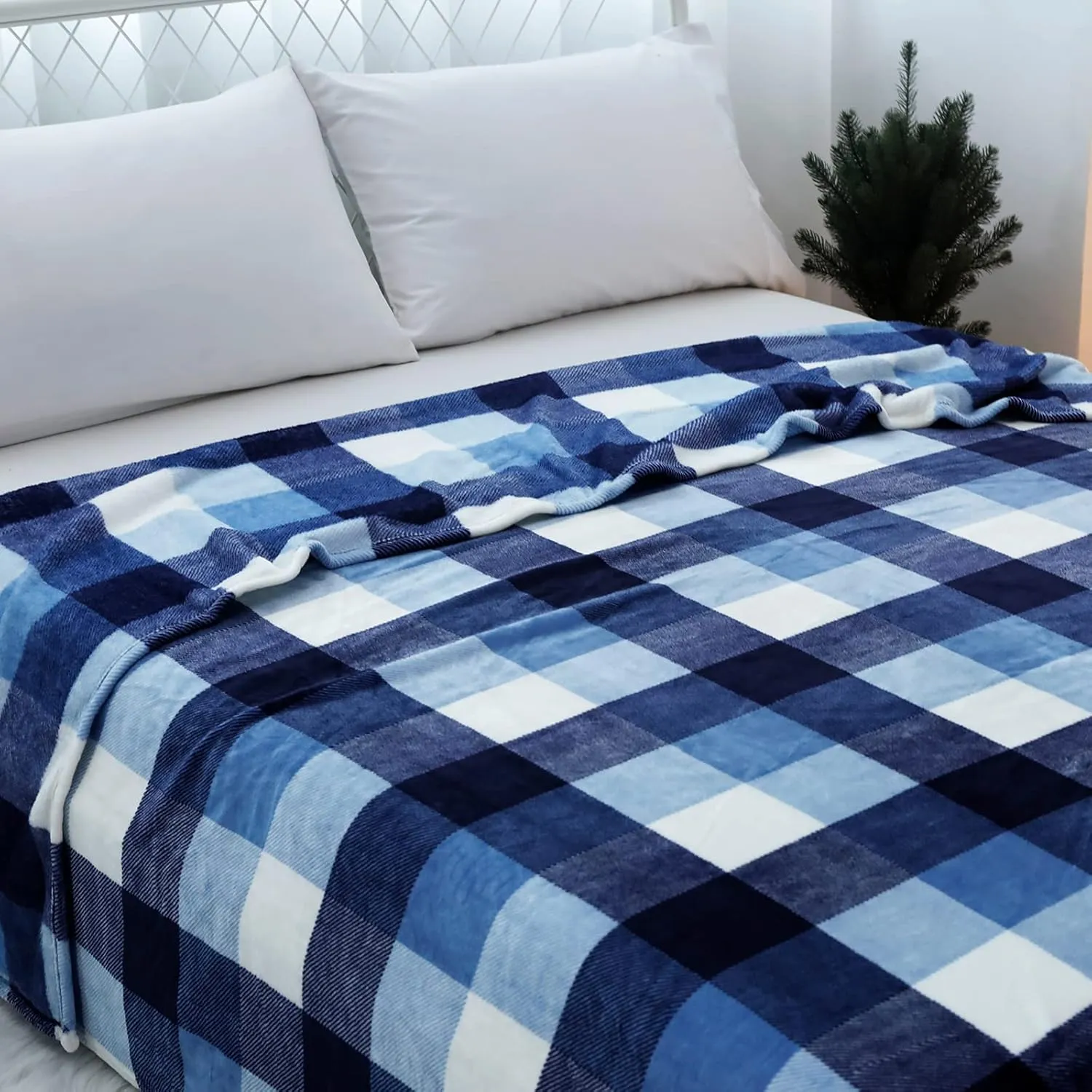 SOCHOW Buffalo Plaid Flannel Fleece Throw Blanket 50 x 60 Inches, Soft Lightweight Cozy All Season Blue/White Checkered Blanket for Bed, Couch, Car