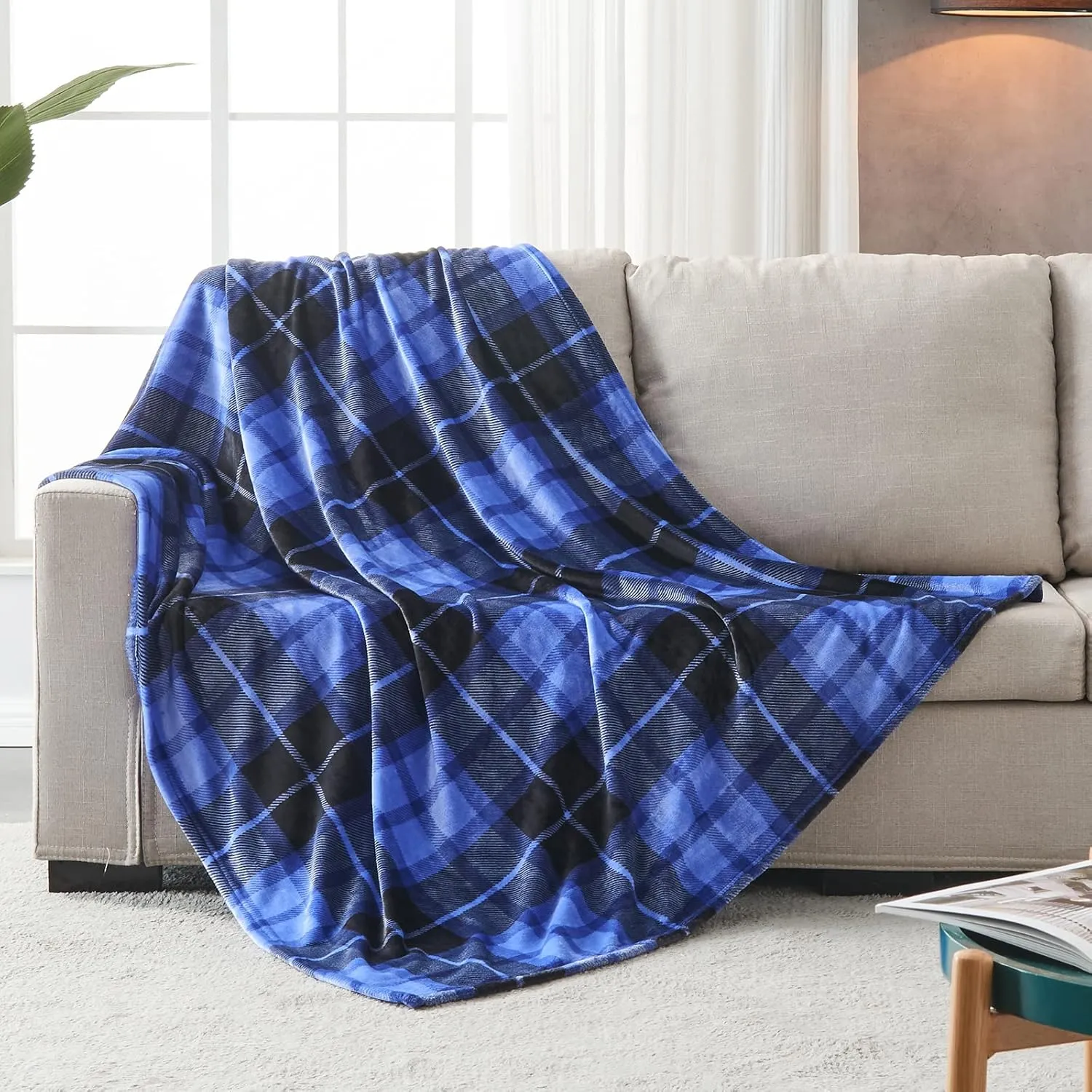 SOCHOW Flannel Fleece Throw Blanket 50 x 60 Inches, All Season Plaid Blue Blanket for Bed, Couch, Car