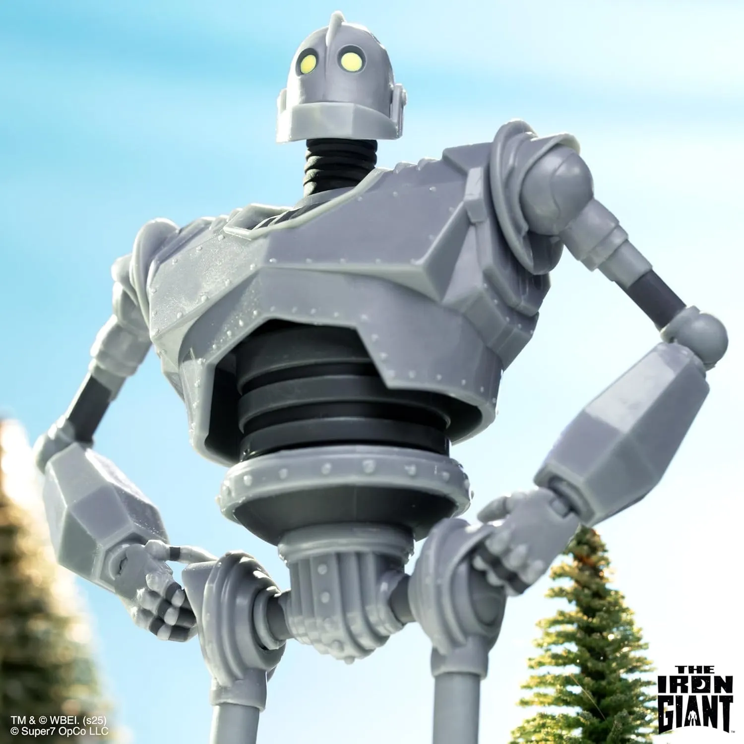 Super7 Deluxe The Iron Giant - 7" Iron Giant Action Figure Classic Animated Movie Collectibles and Retro Toys